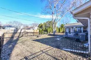 1636 W Fairfield Ct, Glendale, WI 53209 - Photo 28