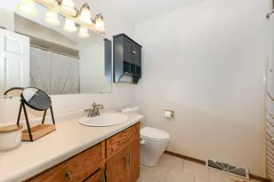 1636 W Fairfield Ct, Glendale, WI 53209 - Photo 18