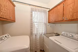 1636 W Fairfield Ct, Glendale, WI 53209 - Photo 10