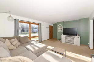 1636 W Fairfield Ct, Glendale, WI 53209 - Photo 4