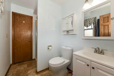 1636 W Fairfield Ct, Glendale, WI 53209 - Photo 18