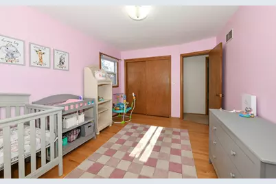 1636 W Fairfield Ct, Glendale, WI 53209 - Photo 20