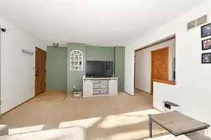 1636 W Fairfield Ct, Glendale, WI 53209 - Photo 6