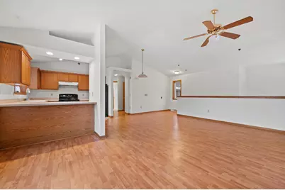 9151 S Aspen Dr #7, Oak Creek, WI 53154 - Photo 4