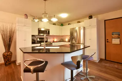 15731 W Brook Dr, New Berlin, WI 53151 - Photo 8