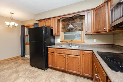 245  Millwood Ln, Waukesha, WI 53188 - Photo 6