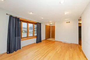 245 Millwood Ln, Waukesha, WI 53188 - Photo 4