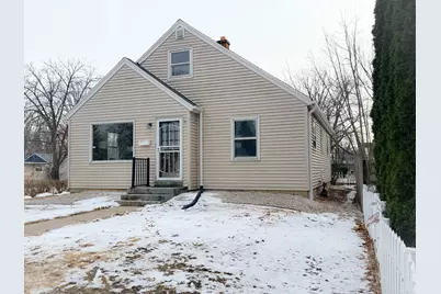 3207 W Oriole Dr, Milwaukee, WI 53209 - Photo 2