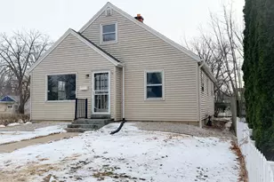 3207 W Oriole Dr, Milwaukee, WI 53209 - Photo 2