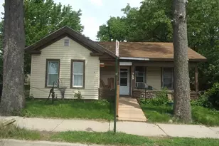 919 St Cloud St, La Crosse, WI 54603 - Photo 1