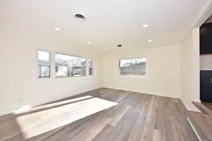 5721 W Thurston Ave, Milwaukee, WI 53218 - Photo 16