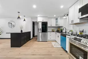 W156N8813 Pilgrim Rd, Menomonee Falls, WI 53051 - Photo 10