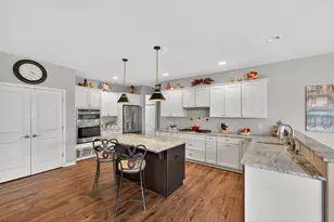 N88W18601 Duke St, Menomonee Falls, WI 53051 - Photo 12