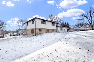 15225 Heather Hill Dr, Brookfield, WI 53005 - Photo 4