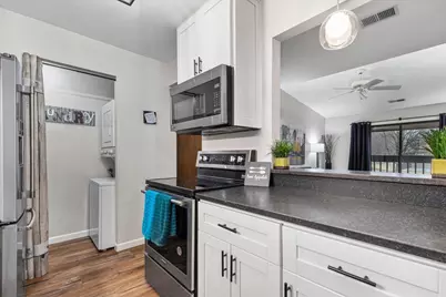 360  Park Hill Dr #G, Pewaukee, WI 53072 - Photo 4