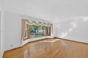 4472 N 104th St, Wauwatosa, WI 53225 - Photo 2