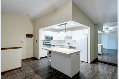 6920  Mariner Dr #204, Racine, WI 53406 - Photo 4