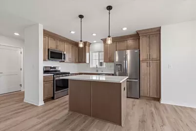 619  Belmont Dr, Watertown, WI 53094 - Photo 2