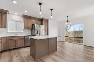 617 Belmont Dr, Watertown, WI 53094 - Photo 4