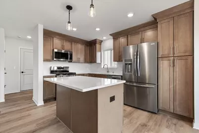 617  Belmont Dr, Watertown, WI 53094 - Photo 2