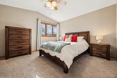 15630 W Ridge Rd, New Berlin, WI 53151 - Photo 20