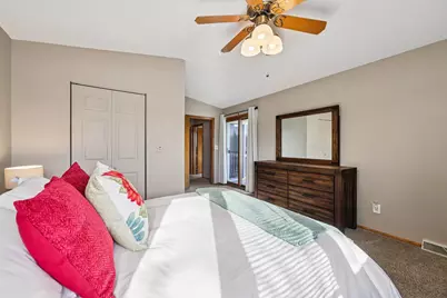 15630 W Ridge Rd, New Berlin, WI 53151 - Photo 22