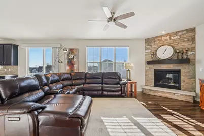 1819  Windrush Dr, Grafton, WI 53024 - Photo 4