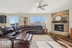 1819 Windrush Dr, Grafton, WI 53024 - Photo 4