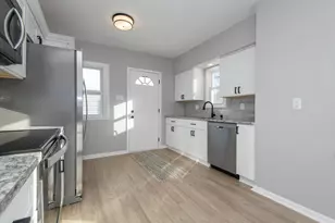 12509 W Park Ave, New Berlin, WI 53151 - Photo 8