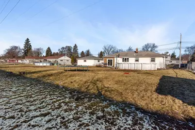 8527 W Allerton Ave, Greenfield, WI 53228 - Photo 18