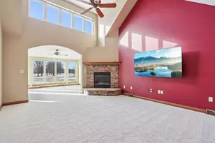 4041 S Fohr Dr, New Berlin, WI 53151 - Photo 8