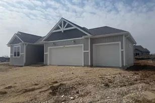 1313 Peony Pl, Fort Atkinson, WI 53538 - Photo 2