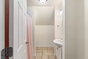 1751 N Franklin Pl, Milwaukee, WI 53202 - Photo 20