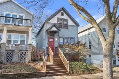 1751 N Franklin Pl, Milwaukee, WI 53202 - Photo 1