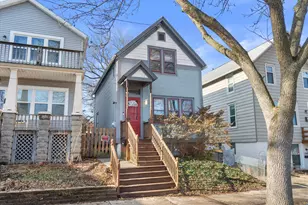 1751 N Franklin Pl, Milwaukee, WI 53202 - Photo 1