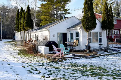 2736  Nagawicka Ave, Delafield, WI 53018 - Photo 2