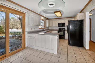 2415  Walnut Grove Ct #B, Brookfield, WI 53005 - Photo 12