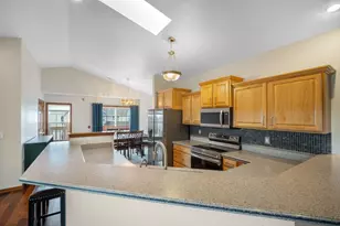 17795 W Jacob's Dr, New Berlin, WI 53146 - Photo 8
