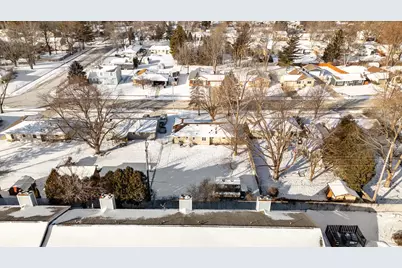 806  Memorial Dr, Kewaskum, WI 53040 - Photo 18