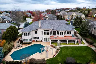 1701 E Bristlecone Dr, Hartland, WI 53029 - Photo 12