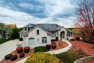 1701 E Bristlecone Dr, Hartland, WI 53029 - Photo 10