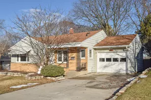 917 Lincoln Dr, West Bend, WI 53095 - Photo 1