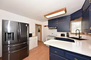 917 Lincoln Dr, West Bend, WI 53095 - Photo 6