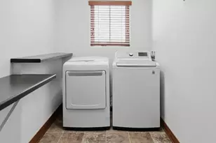9304 W Mount Zion Dr, Milwaukee, WI 53224 - Photo 8