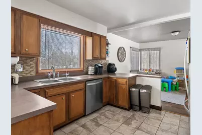 2440  Victoria Dr, Manitowoc Rapids, WI 54220 - Photo 6