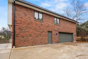 2003 S Valley Spring Dr, New Berlin, WI 53151 - Photo 48