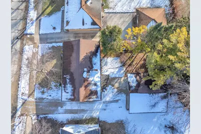 604  Robin St, West Bend, WI 53090 - Photo 32