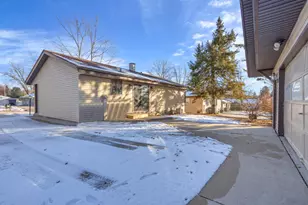 604 Robin St, West Bend, WI 53090 - Photo 22