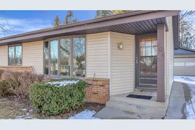 604  Robin St, West Bend, WI 53090 - Photo 2