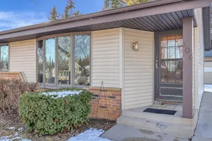 604 Robin St, West Bend, WI 53090 - Photo 2